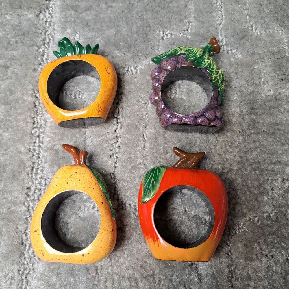VINTAGE SET 4 FRUIT SHAPE HAND PAINTED WOOD NAPKIN RINGS GLOSSY FINISH VIBRANT